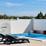 Hébergement de vacances Moderne Maria-vida Piscine 2km Mostar 22km *