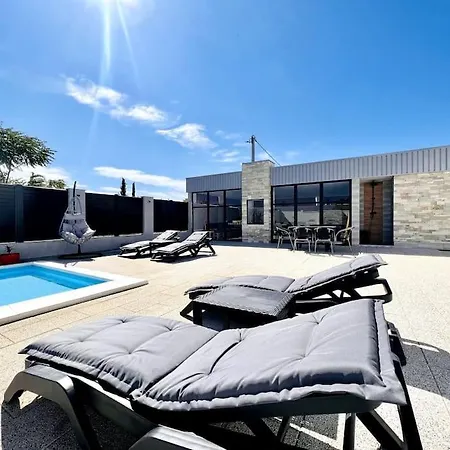 Moderne Maria-vida Piscine 2km Mostar 22km Holiday home Medjugorje