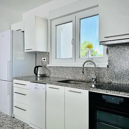 Holiday home Moderne Maria-vida Piscine 2km Mostar 22km