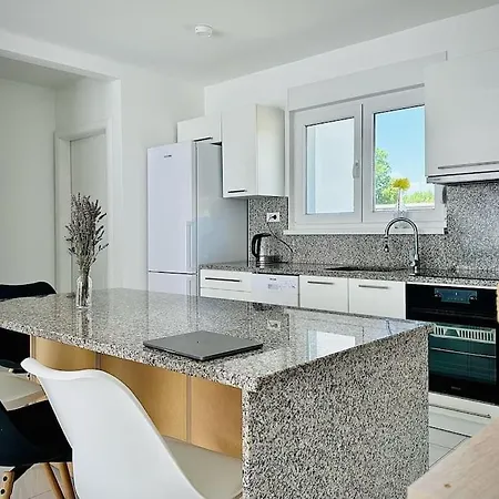 Holiday home Moderne Maria-vida Piscine 2km Mostar 22km