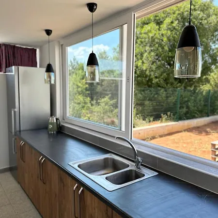 Feriehus Moderne Maria-vida Piscine 2km Mostar 22km Međugorje